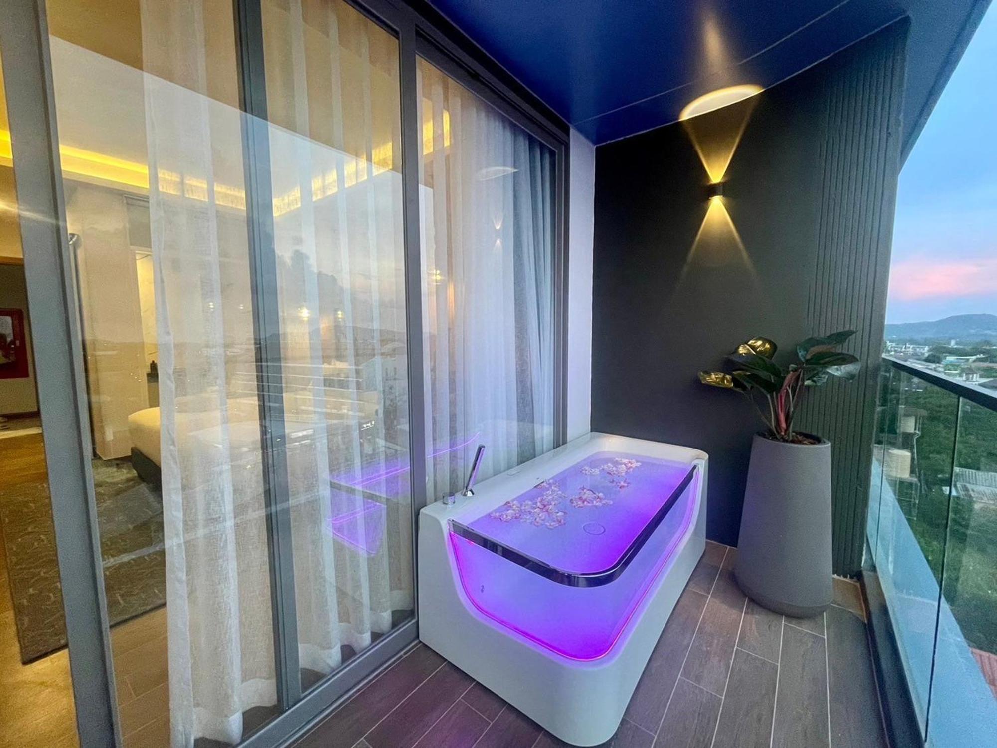 The Blue Hotel - Sha Plus Chalong Bagian luar foto