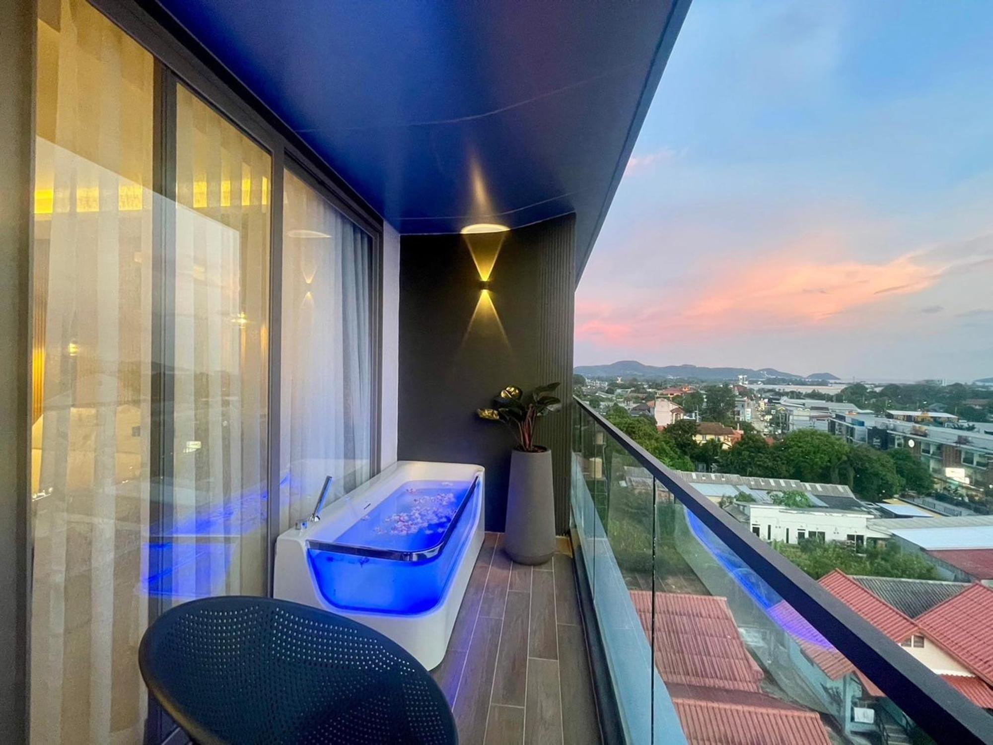 The Blue Hotel - Sha Plus Chalong Bagian luar foto